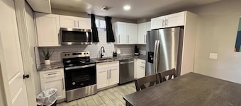 Awesome Two King Bed Lower Close to all in Denver