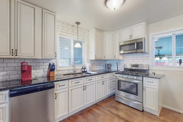 Lovely white cabinet kitchen