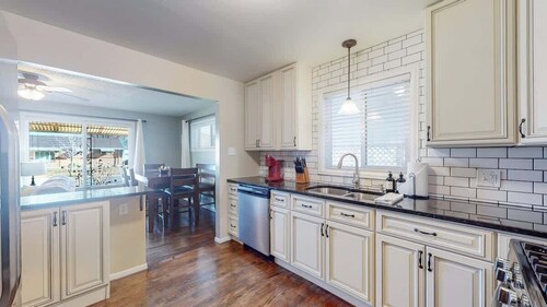 Spacious Family Home, King Beds Large Yard and Fun