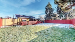 Exterior - Spacious Family Home, King Beds Large Yard and Fun (Denver)