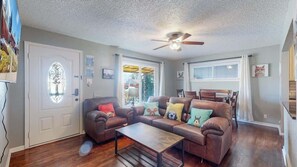 Televisión y oficina 