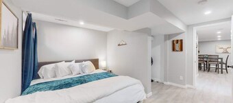 Modern & Updated Unit in Prime Location