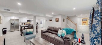 Modern & Updated Unit in Prime Location