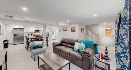 Modern & Updated Unit in Prime Location