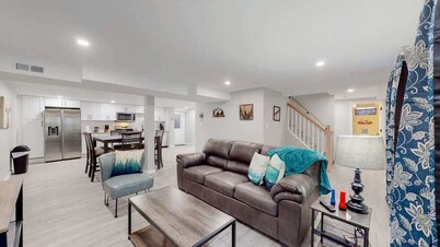 Modern & Updated Unit in Prime Location