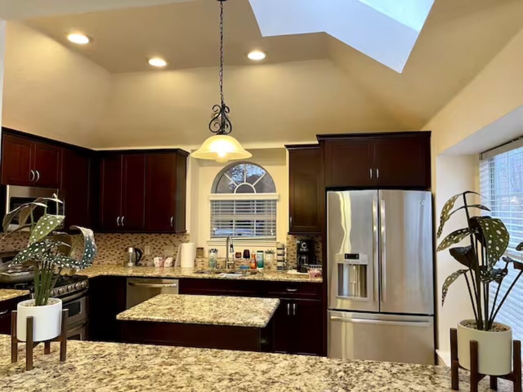 Cheerful, unique & cozy house w the great location