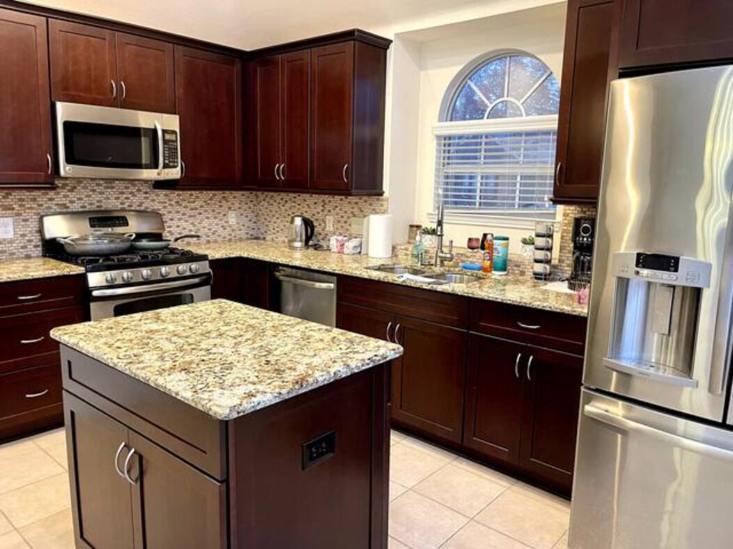 Cheerful, unique & cozy house w the great location