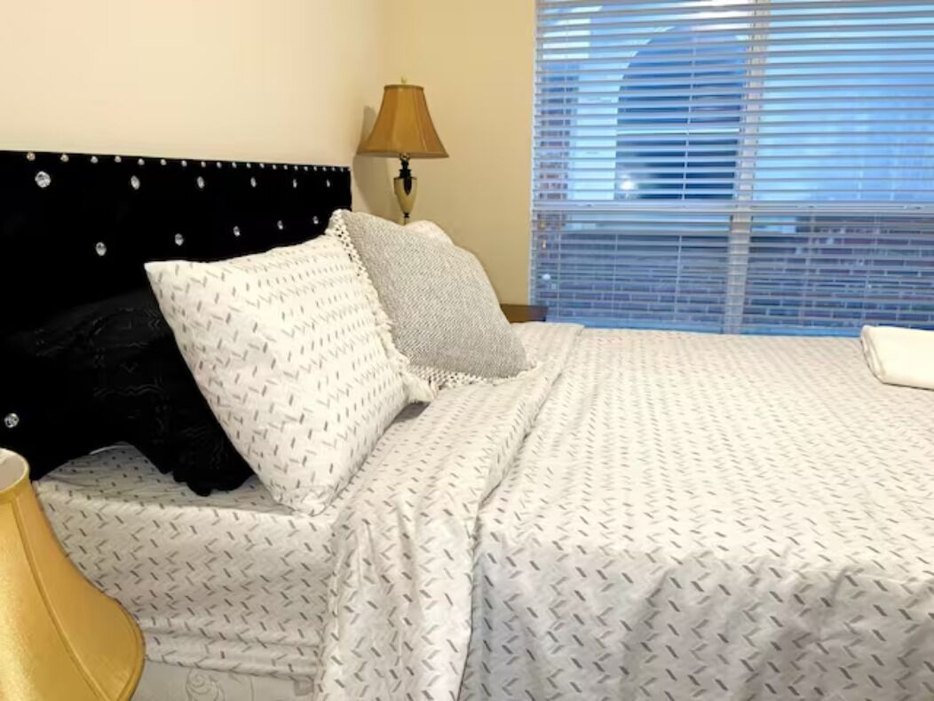 Cheerful, unique & cozy house w the great location