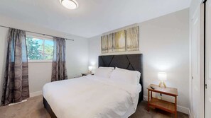 4 habitaciones, tabla de planchar con plancha, cuna de viaje y wifi 