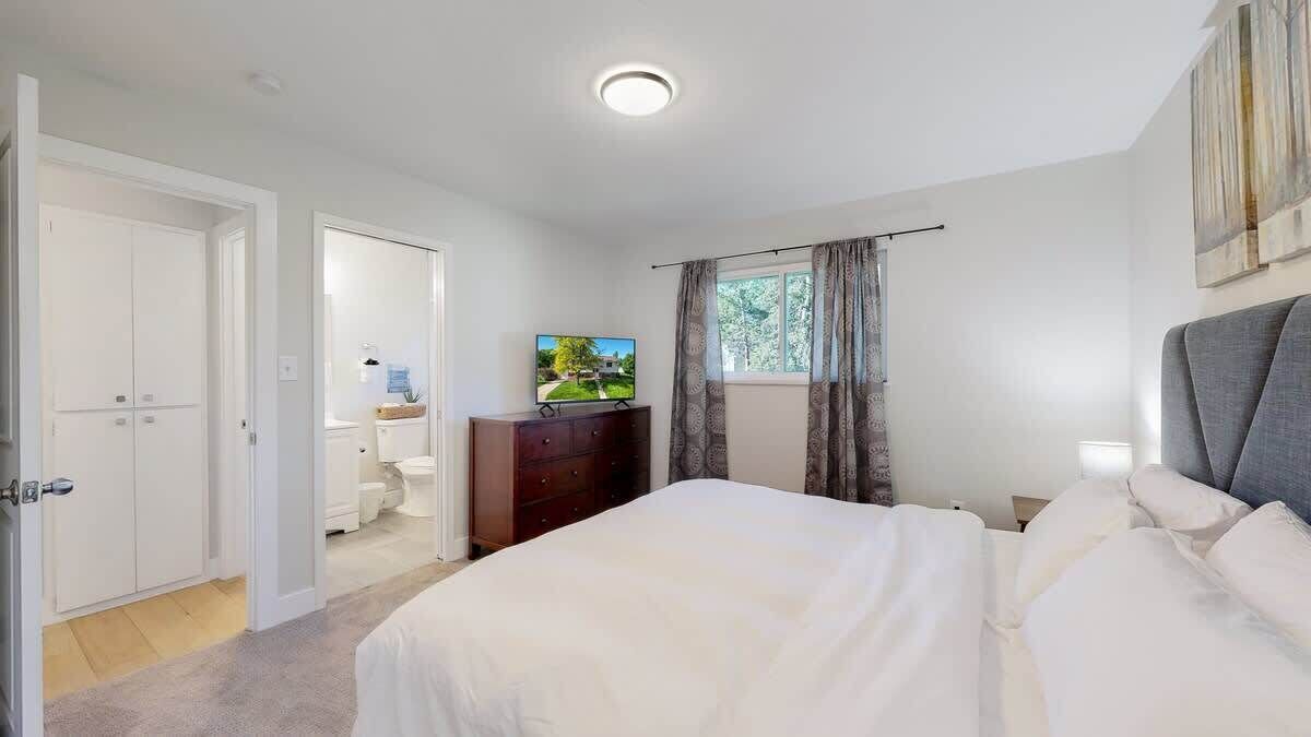 4 bedrooms, iron/ironing board, travel cot, WiFi