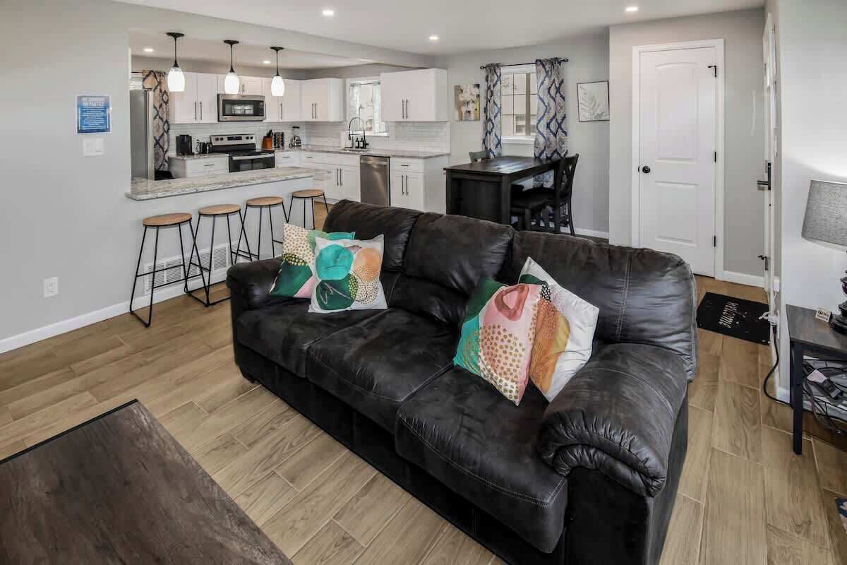 TV, fireplace, offices