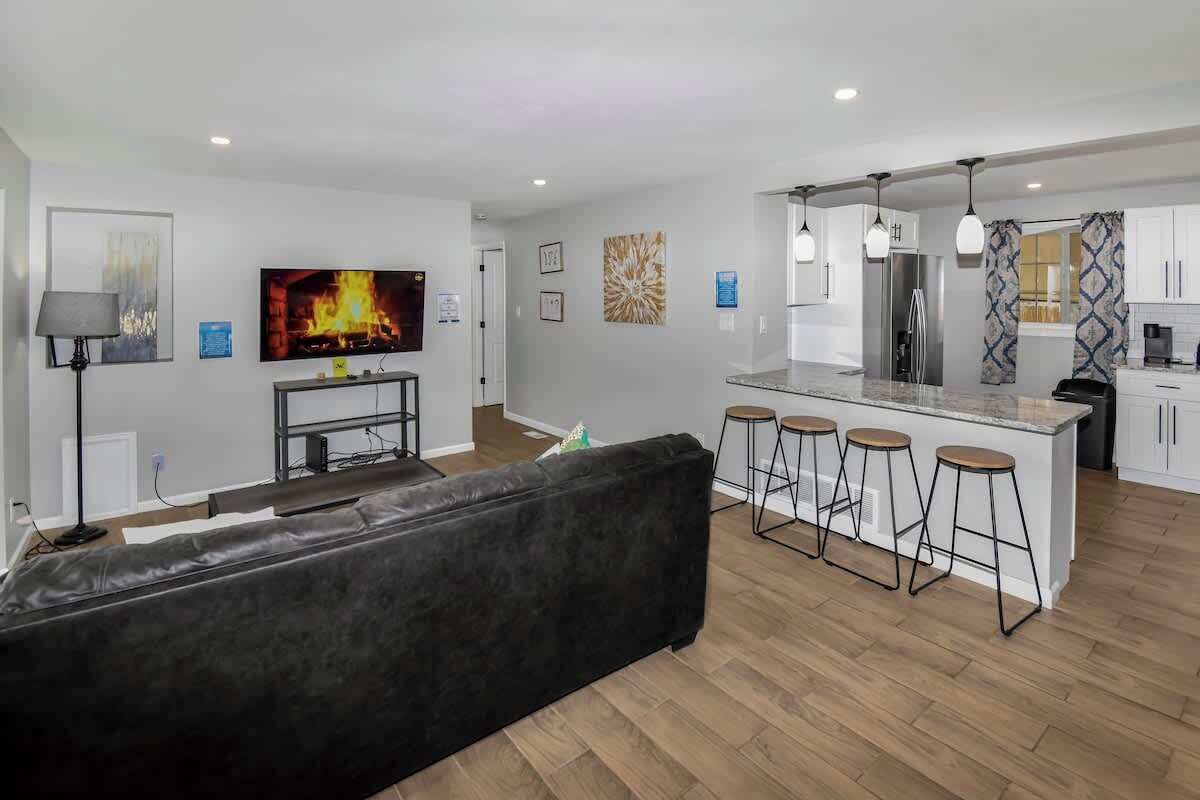 TV, fireplace, offices