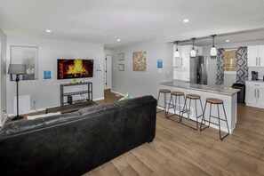 TV, peis og kontorer