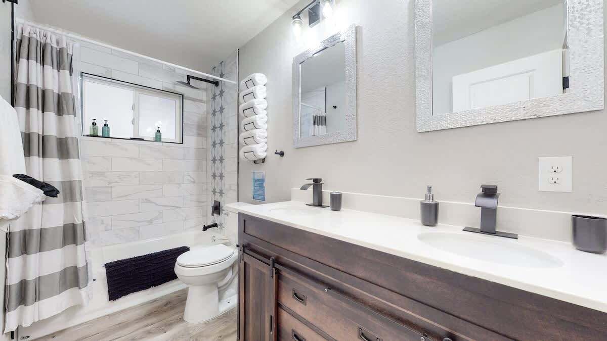 Bathtub, hair dryer, towels