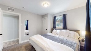 2 chambres, fer et planche à repasser, Wi-Fi, draps fournis