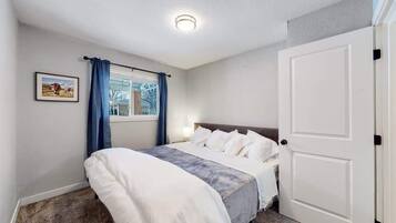 2 slaapkamers, een strijkplank/strijkijzer, wifi, beddengoed