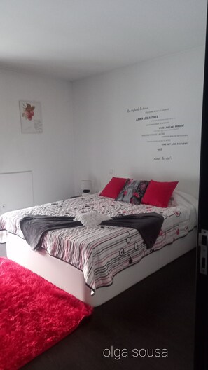 4 bedrooms, desk, iron/ironing board, travel cot - Villa Olga (Alvarães)