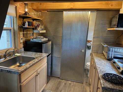 Private TINY CABIN Full Bath Queen Bed 5 STAR Clean! By Patoka Lake