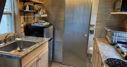 Private TINY CABIN Full Bath Queen Bed 5 STAR Clean! By Patoka Lake