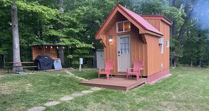 TINY CABIN 5 STAR Clean- French Lick, IN - Very Private with VIEWS!