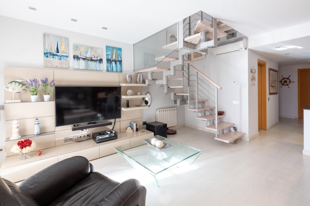 Duplex penthouse with sea views in the center of Palamós.