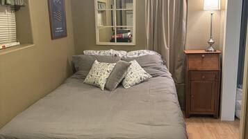 3 bedrooms, desk, iron/ironing board, travel crib