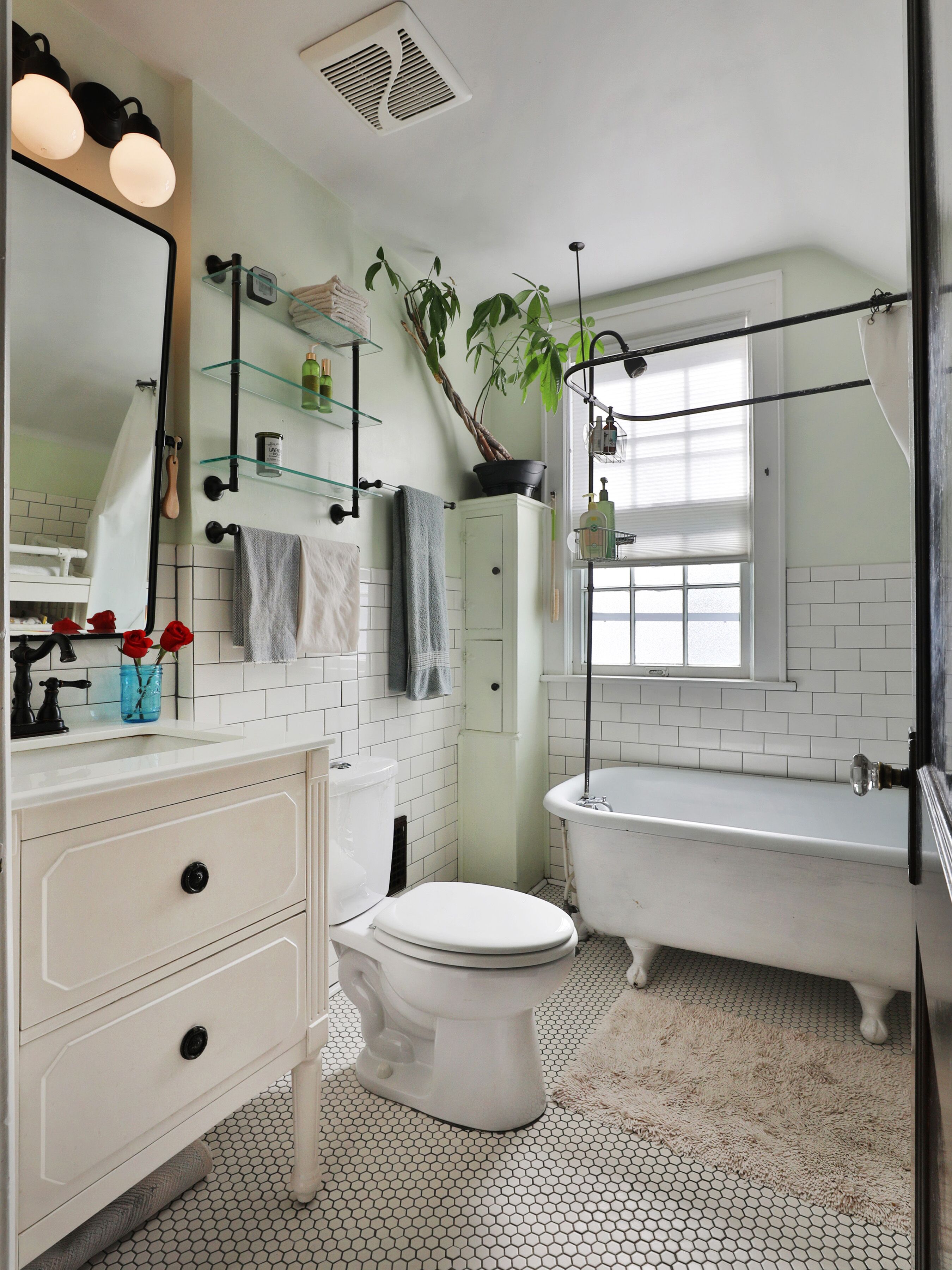 Charming Crafstman home in Clintonville with fenced yard