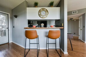 Interior - Sound Decision-Tennis-Waterfront-location (Kill Devil Hills)