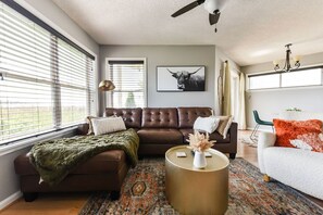 Smart TV, books, stereo - Sound Decision-Tennis-Waterfront-location (Kill Devil Hills)