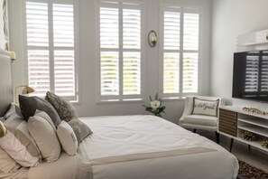 2 habitaciones, escritorio, tabla de planchar con plancha y wifi gratis 