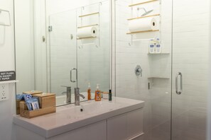Shower, hair dryer, towels, soap - Downtown Woodstock - Open Concept and Natural light- Metro Atlanta Townhome (Woodstock)