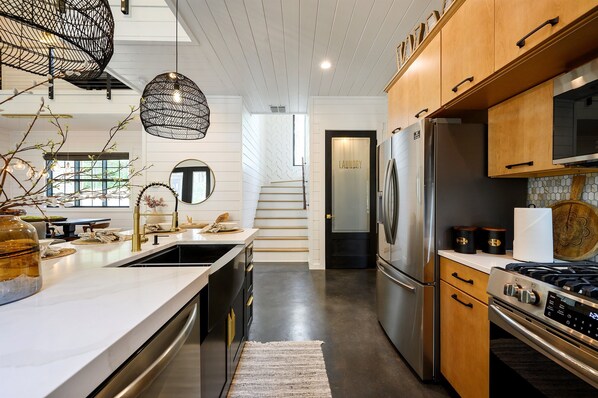 Fridge, microwave, oven, stovetop - Wild Mountain Honey – Luxe Cabin w/ Hot Tub, Game Loft & Outdoor Living (Broken Bow)