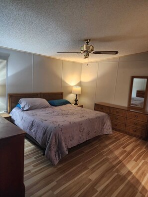 2 bedrooms, in-room safe, desk, iron/ironing board - Full House for Rent, 55+ Community with many Amenities. (Sarasota)