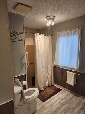 Dusche, Whirlpool, Handtücher, Seife