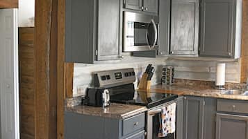 Refrigerador, microondas, horno y cafetera y tetera