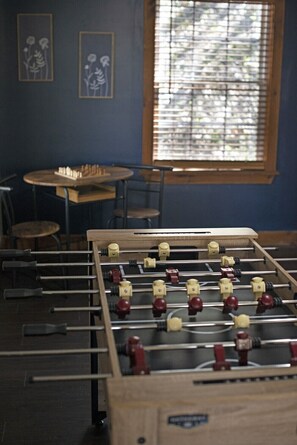 Games room - Cabin near River, Firepit, Family-friendly, WiFi, Great Location, Veteran owned! (Rileyville)
