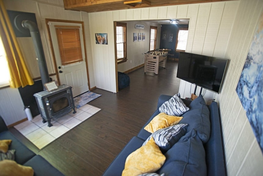 Cabin Near River, Firepit, Family-friendly, Wifi, Great Location, Veteran Owned! - Virginia