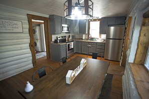 Frigorífico, microondas, horno y cafetera o tetera