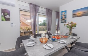Dining - Amazing home in Jadrija (Jadrija)