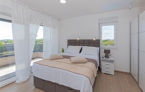 4 habitaciones, cuna de viaje, wifi gratis y ropa de cama
