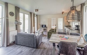 TV - Nice home in Zorgvlied with WiFi (Zorgvlied)