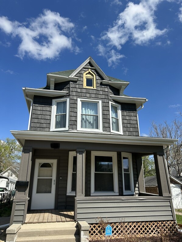 Exterior - Cute 3bed/2bath house near downtown Omaha (Omaha)