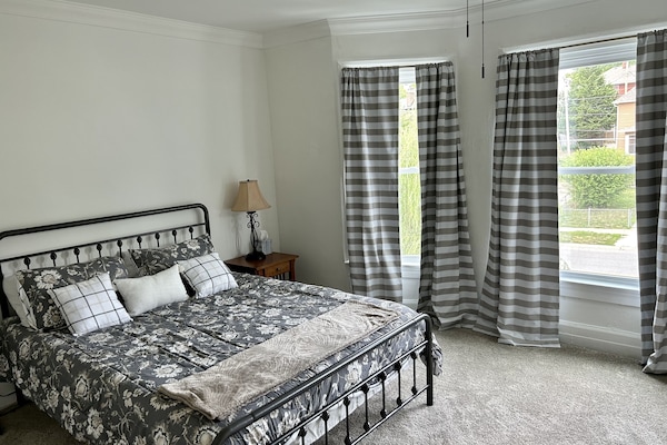 3 quartos, Wi-Fi de cortesia, roupa de cama