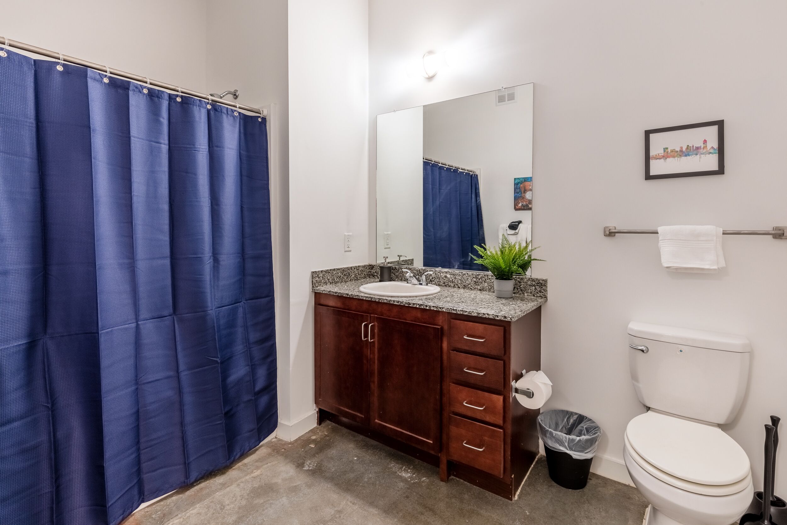 Memphian KING SUITE downtown with a POOL and GYM