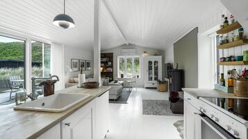 Fridge, dishwasher, coffee/tea maker