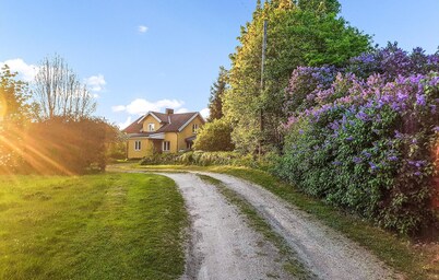 Lovely home in Berghem with WiFi