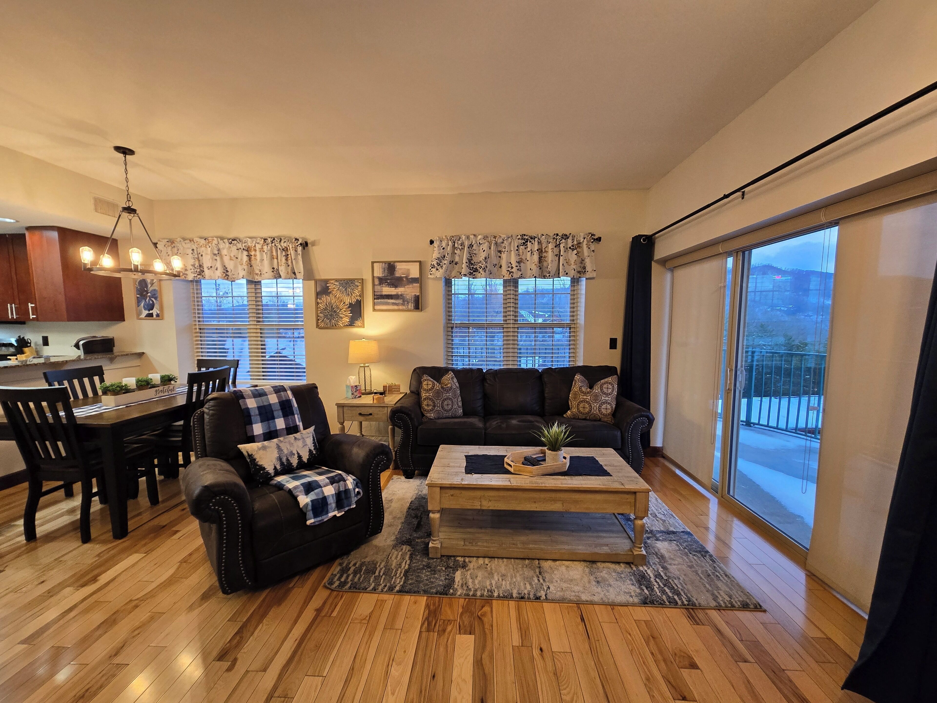 Smart TV, fireplace, DVD player