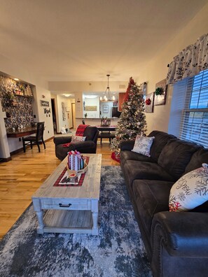 Smart TV, fireplace, DVD player