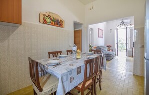 Dining - Gorgeous home in Capezzano Pianore (Capezzano Pianore)