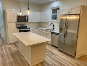 Refrigerador, microondas, horno, placa de cocina